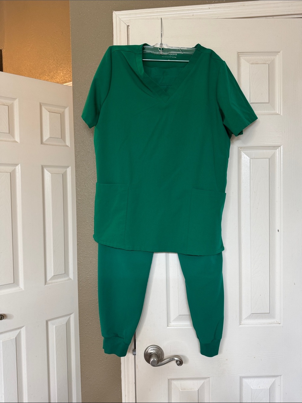 Mandala Emerald Green V-Neck Medical Jogger Set - Women's Scrub Pants & Top